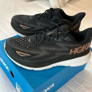 Ladies HOKA shoes. Size 6B. W Clifton 9 style.